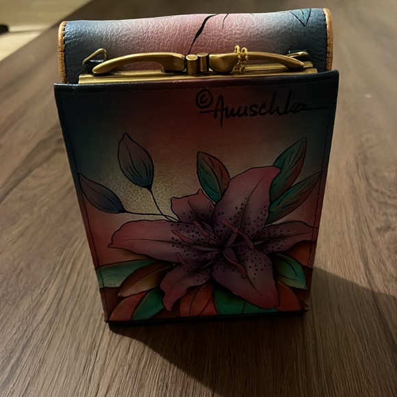 NEW with tags Anuschka beautiful floral purse. - Picture 3 of 8